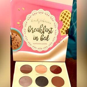 Breakfast in bed eyeshadow pallet